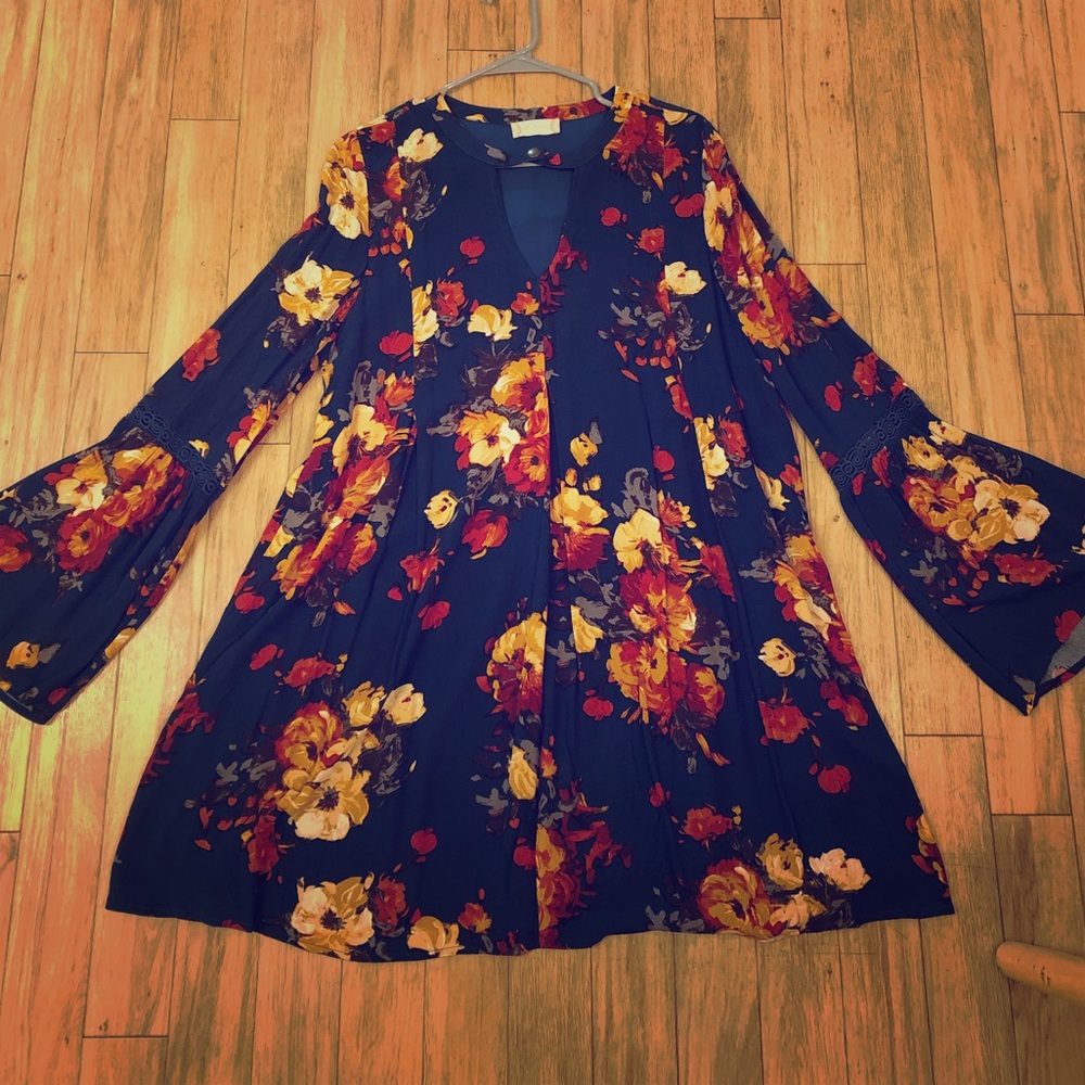 Flowered Bell Sleeve Dress w/front Keyhole clasp